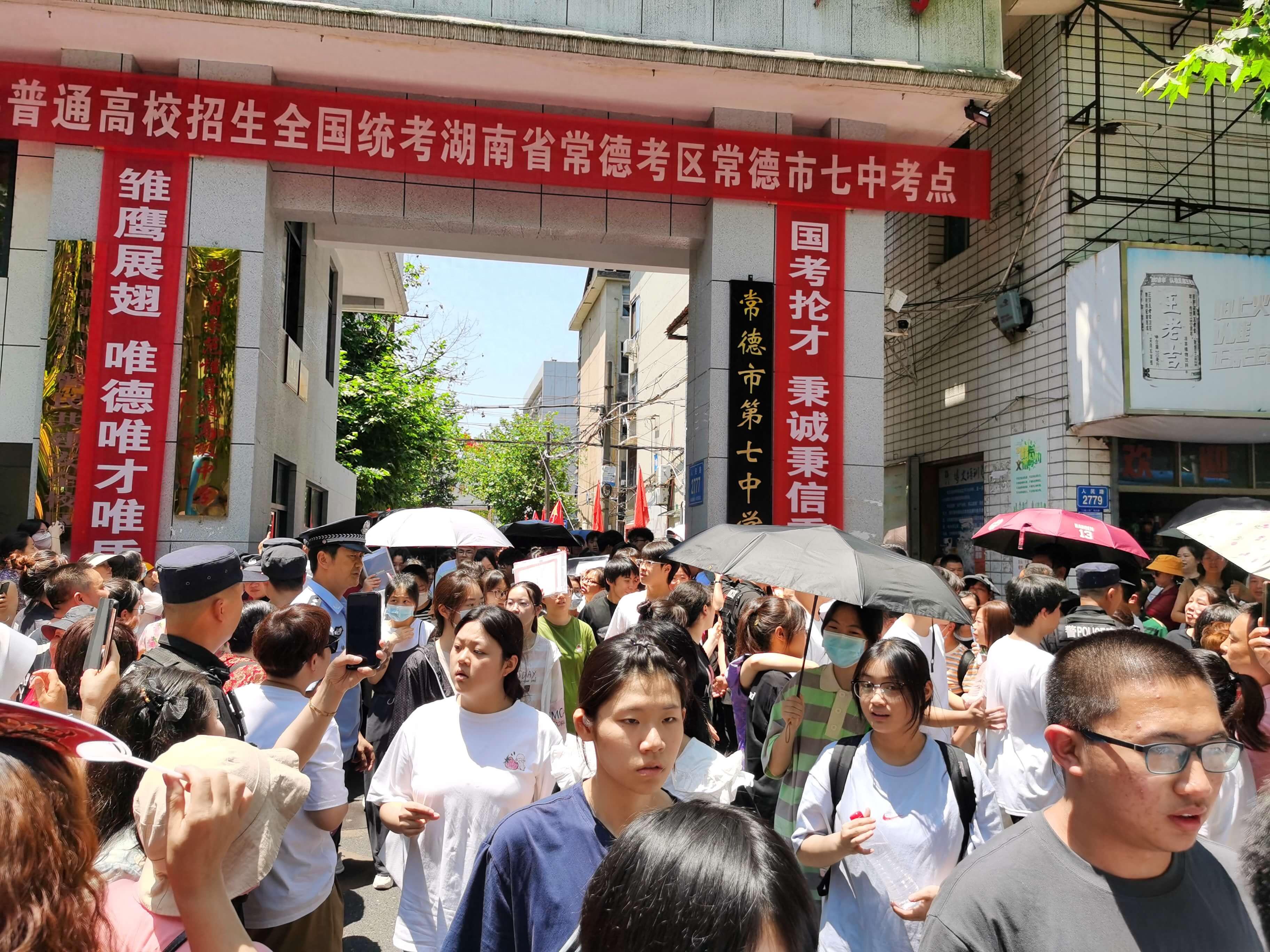 曼晚：加斯科因当年为钱拒曼联选热刺结果后悔终身，M费要注意了