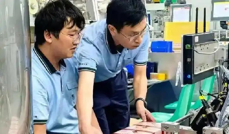 MK体育拉杜卡努晋级女王赛决赛致谢团队