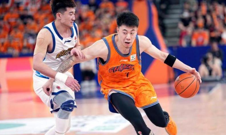队报：斯特拉斯堡将免签20岁的波兰门将皮耶库托夫斯