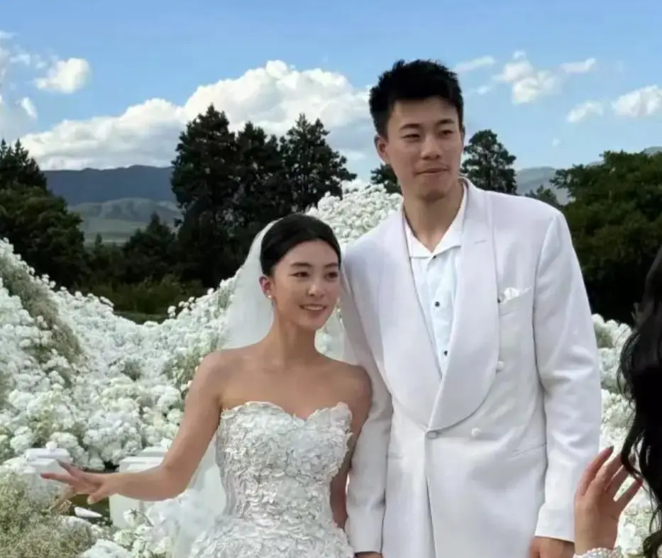 拉杜卡努晋级女王赛决赛致谢团队