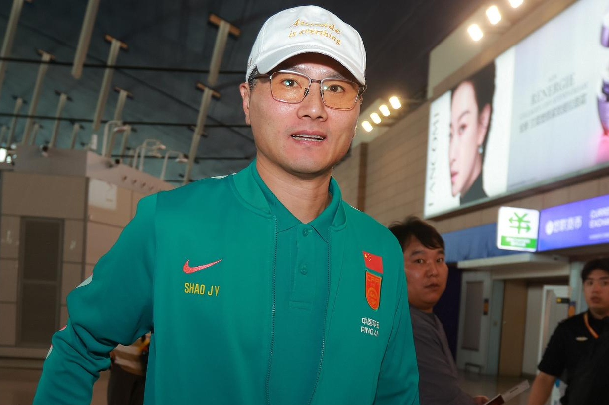 克拉克加公开赛穿球衣遭嘘仍抓鸟