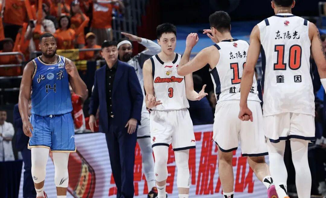 夺冠77万奖金平索汉!尼克斯今年双冠1956万 克六底薪变迷你中产