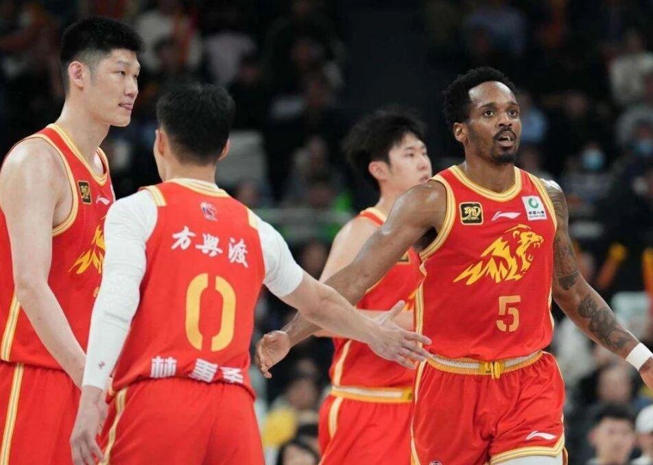 福克斯失误挨骂 称不受影响准备救赎