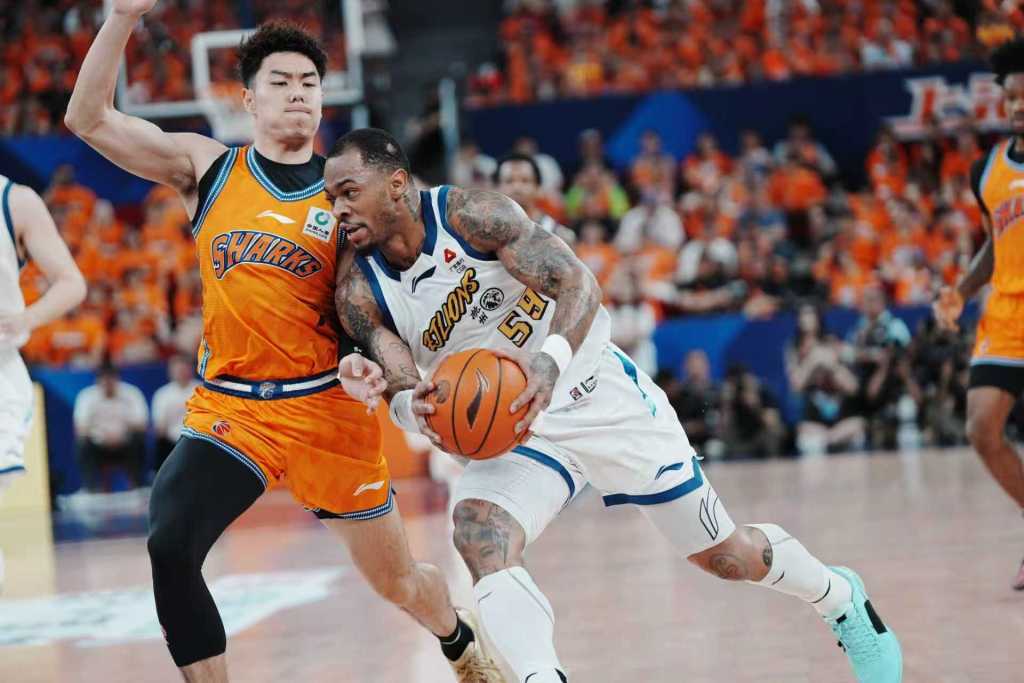 爆了！爆了！文班5年3亿！福克斯离队去尼克斯庆祝！