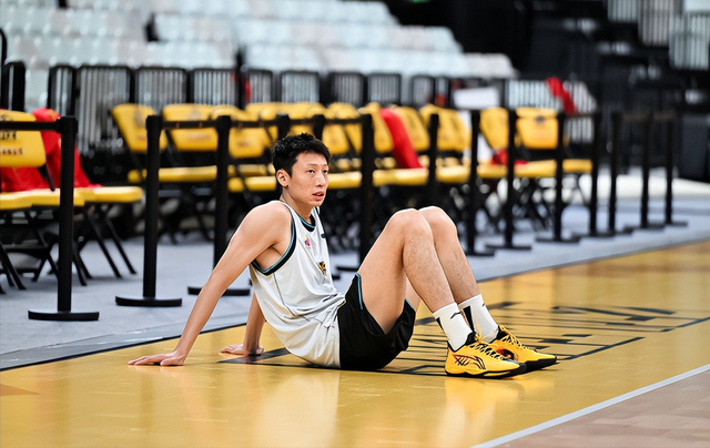 MK体育尼克斯夺冠夜罗宾逊谈抓蛇玄学：G5篮板奇兵助冠军
