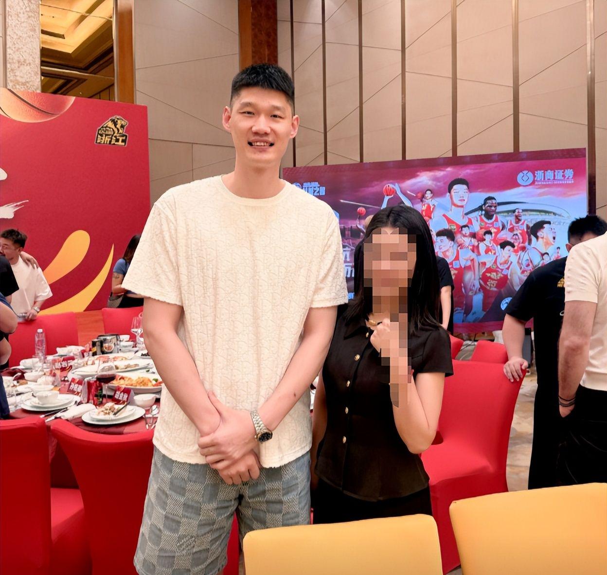 篮网开1.78亿抢里夫斯 湖人难留