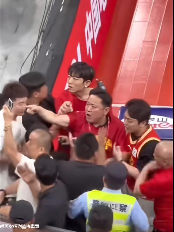 史密斯直播向布伦森公开道歉