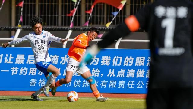 马刺队友谴责尼克斯球迷扔鸡蛋 文班亚马本人却无所谓